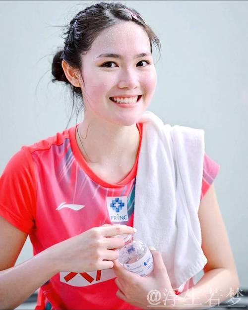 泰国羽毛球美人碧查梦,天赋异禀以赛代练,衣品卓越治愈系代表 泰国羽毛球美人碧查梦,天赋异禀以赛代练,衣品卓越治愈系代表